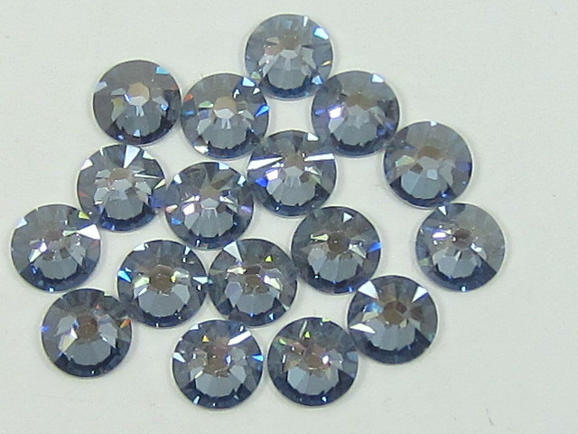 18 pcs. 30ss CRYSTAL BLUE SHADE FLATBACK European Rhinestones